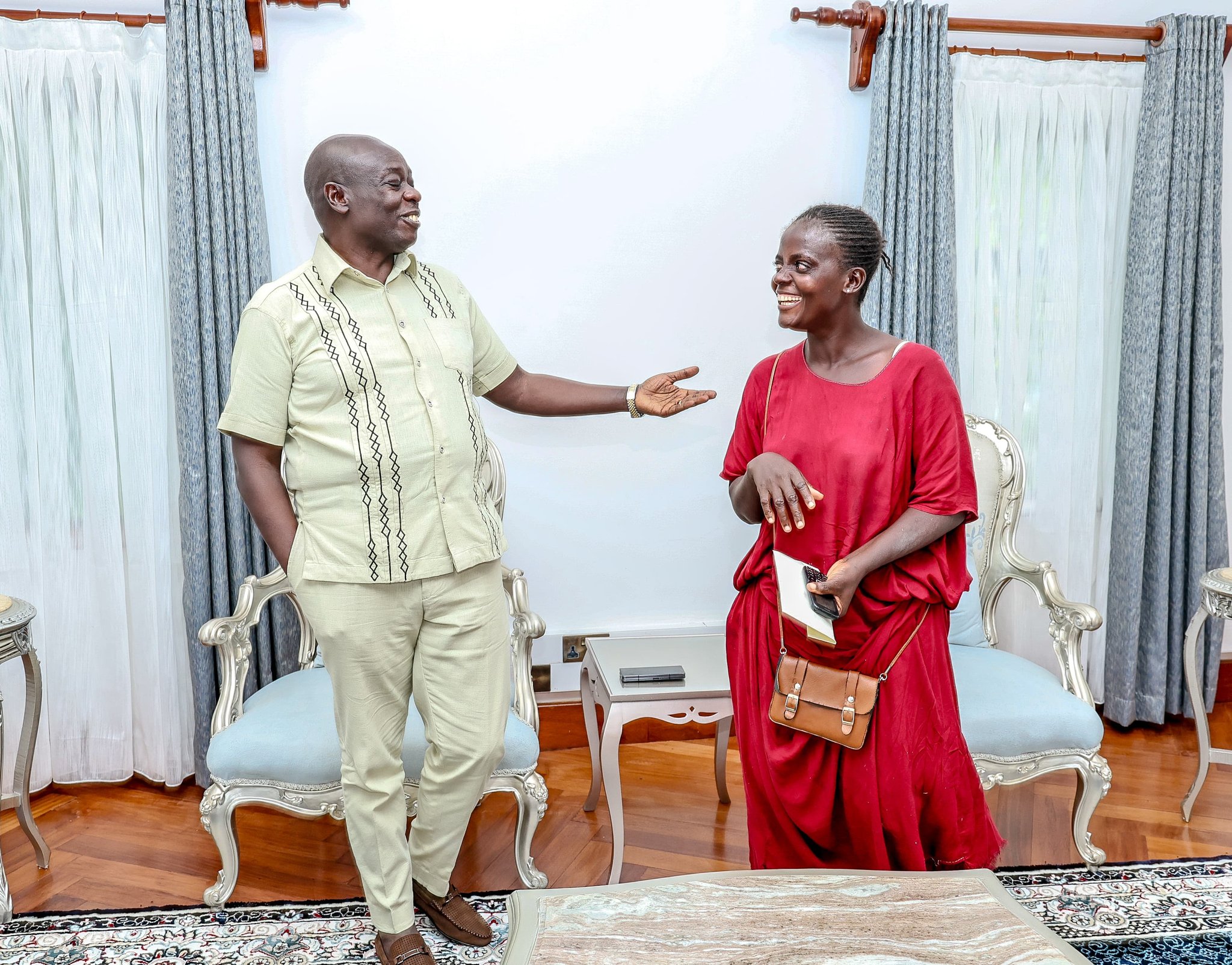 DP Gachagua chatting with mandazi seller in Mombasa