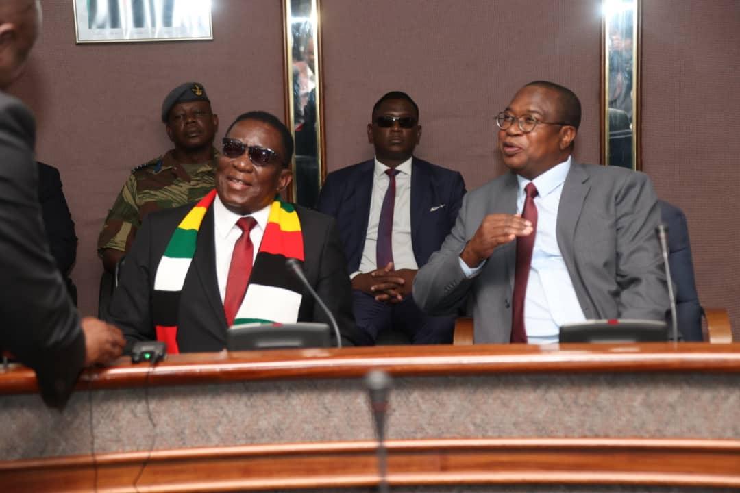 realafrogazette's tweet photo. This morning, President Mnangagwa inspected Zimbabwe's Reserve Bank gold reserves in preparation for tomorrow's monetary policy unveiling and the launch of the structured currency.

📸Believe Nyakudjara | Sunday Mail 

#RTGS #Zimbabwe #StructuredCurrency https://t.co/odBSIb1A6M