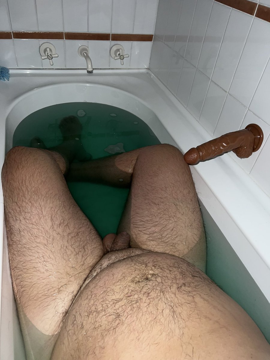 A bear just relaxing!
Do you wanna join me?