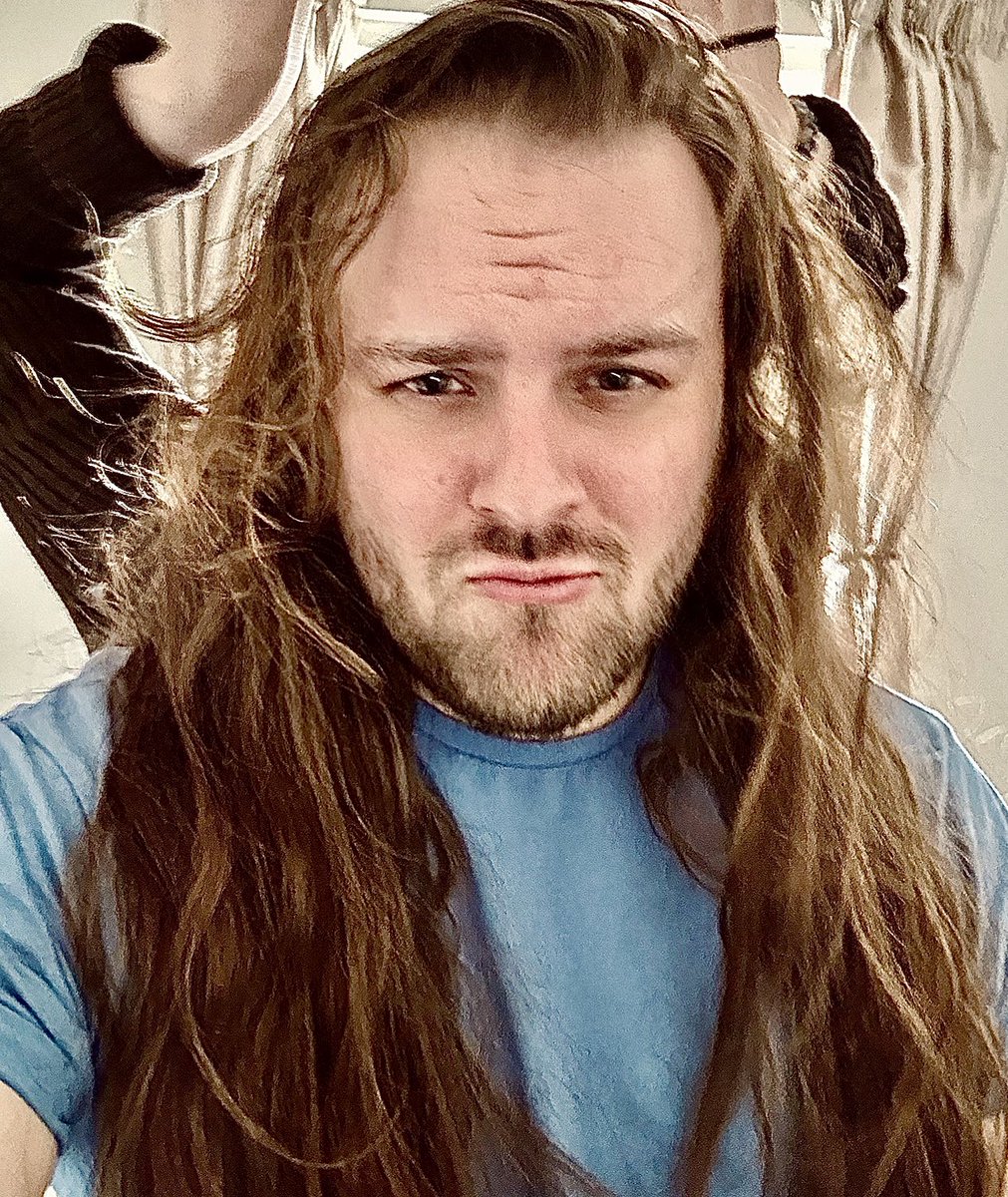 To cut or not cut or grow that shiii.👀 

What do we reckon ? It’s currently at the middle option. 

#actor #actorheadshot