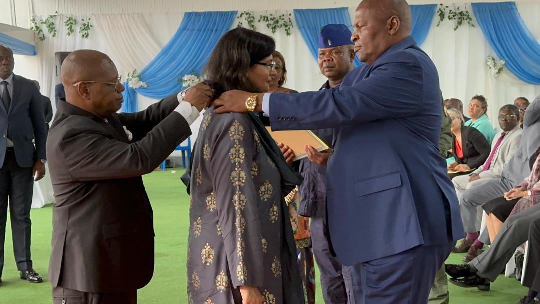 Deeply humbled and honoured to accept the award of “Commandeur de la Republique” from President <a href="/FA_Touadera/">Faustin-Archange Touadéra</a> on behalf of @Gavi and our Alliance partners. We appreciate this recognition of our ongoing partnership and all we have achieved together. Now we must use this moment of