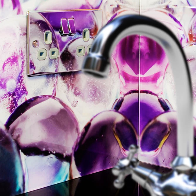 Elevate your interiors with bespoke glass splashbacks! Sleek, durable, and easy to clean, they're ideal for any area. Crafted for a seamless fit, they blend beauty with practicality. 🛁✨ #GlassProcessing #BespokeGlass #KitchenDesign #BathroomDesign #T4Design