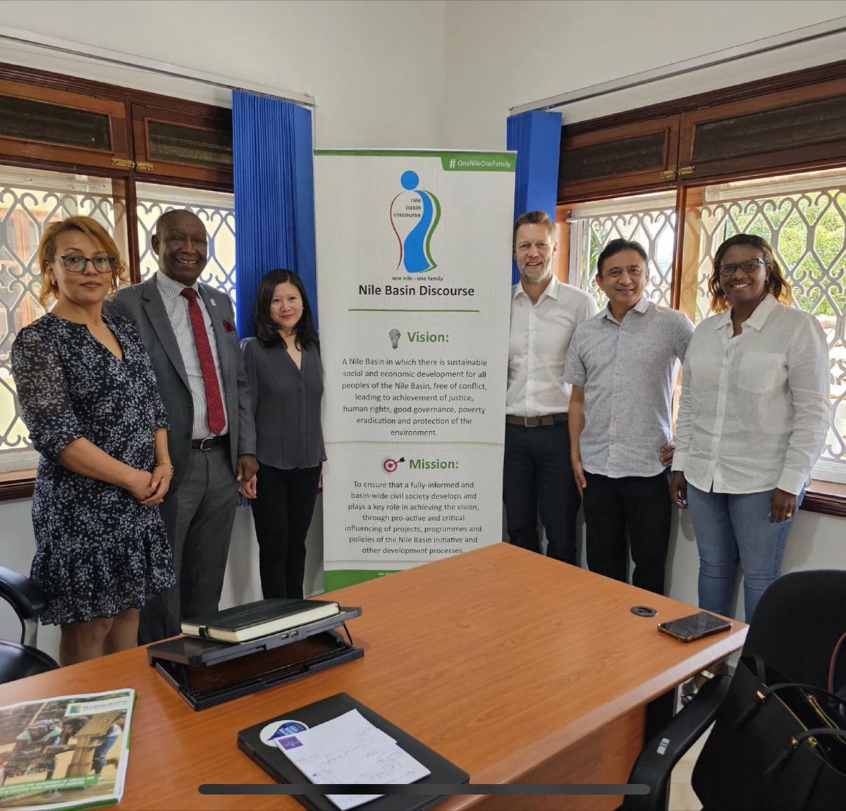 The @NileBasin Discourse & @CIWAprogram have been facilitating grassroots participation in transboundary water management in the #Nile Basin for over a decade. Here, program managers @HuangAiju & @AndersJagerskog visited colleagues at the NEW NBD offices in Entebbe, #Uganda! 🇺🇬