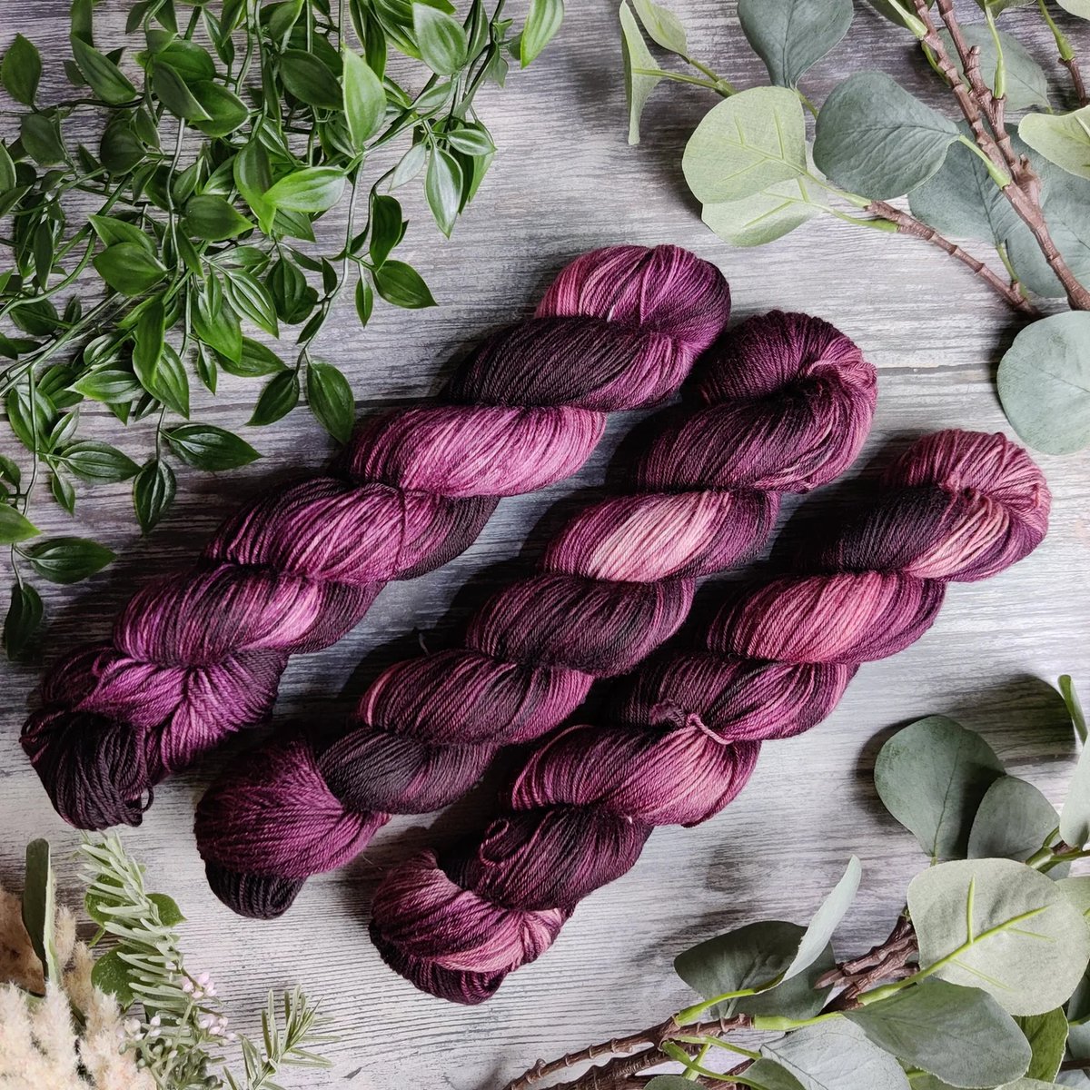 Double knitting Merino Yarn that has been individually and uniquely hand dyed.

This beautiful yarn is lovingly made in the United Kingdom. 

loom.ly/3Q87QRU

 #yarnporn #yarnstash #handdyed #knitting #crochet #knittersofinstagram #crochetersofinstagram #colours