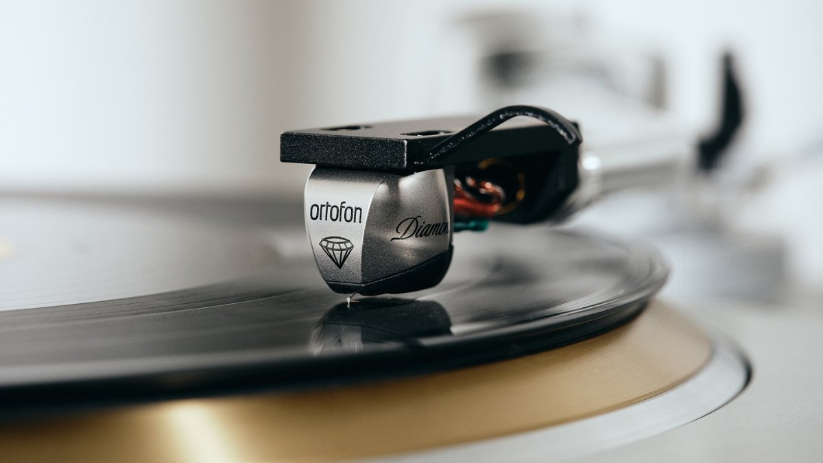 Vinyl lovers! Join our FREE in-store demo event on Fri, 19th April with @HenleyDesigns1. Explore superb kit from @ortofon! More info on our blog post:homemedialimited.co.uk/demo-event-hom… #HomeMedia #VinylLover #SoundQuality #OrtofonUk