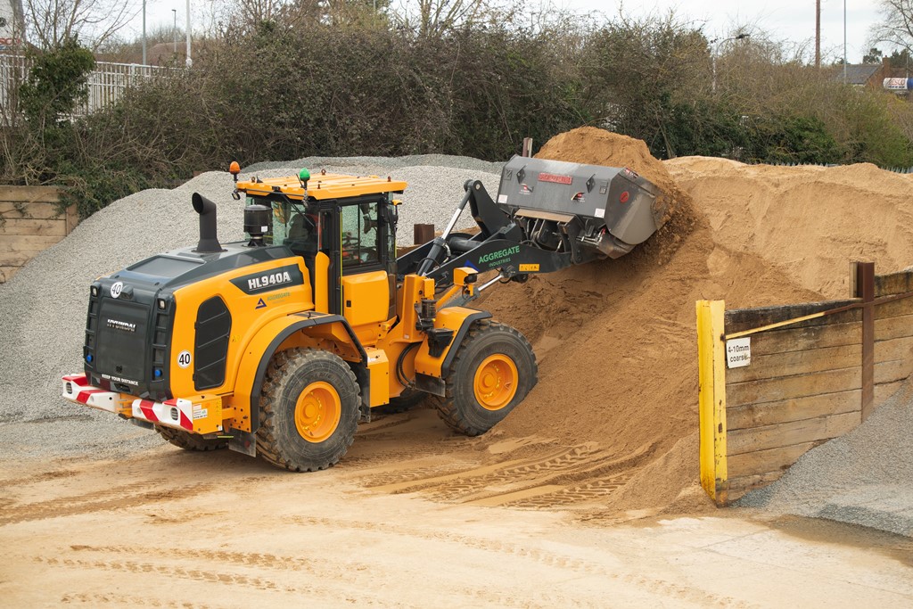 TheDiggerBlog's tweet image. From the Blog: Aggregate Industries moves to Hyundai shovels dlvr.it/T538dk #blog #construction #equipment