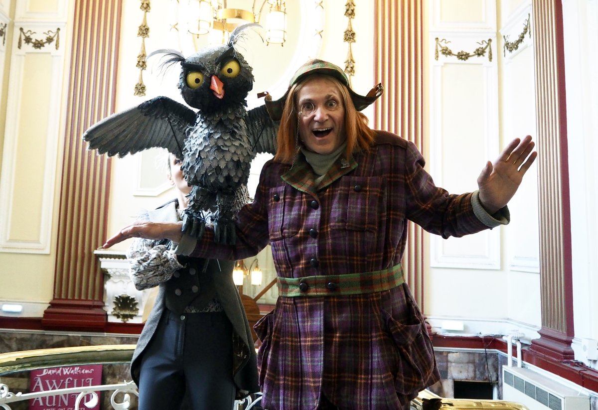 Here's Aunt Alberta and Wagner the owl enjoying their look around the magnificent Sunderland Empire They're there until Sunday for some Easter holiday family fun! atgtickets.com/shows/awful-au… 📷 Sunderland Empire