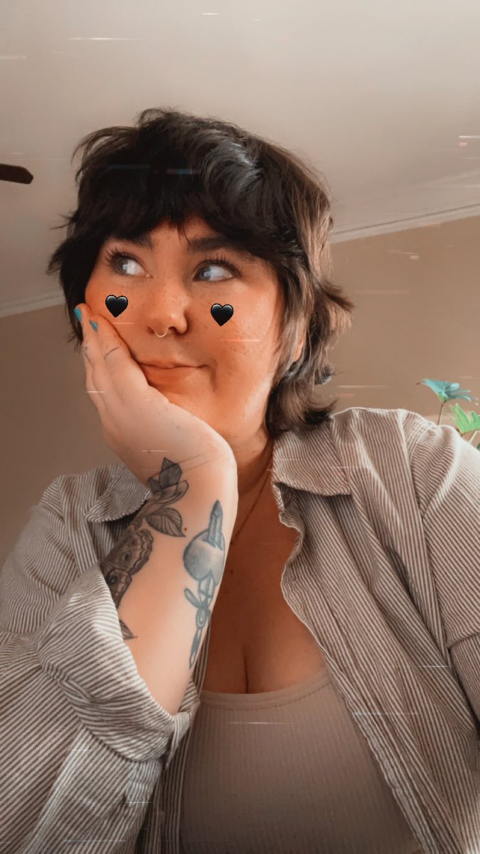 shit’s temporary but this filter is forever 🖤

new hair who dis!