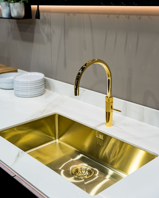 ✨✨✨

Gold Brass Zen15 PVD sink on display at KBB 2024👌

📷: benstokesphotography (Instagram)
Nolte Kitchens UK

#The1810Company #KitchenDesign #InteriorDesign #KBB #Sinks #NewKitchenIdeas #GoldDetails