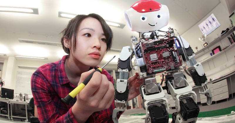 DesignNews's tweet photo. According to the International Federation of Robotics, the number of operational robots globally hit a new record in 2023, reaching 3.9 million units. See what is on the horizon for #robotics &amp; # automation implementation.