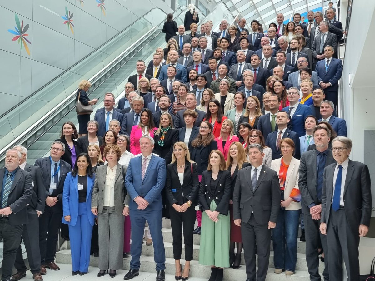 Il 3 e 4 aprile si è riunita a Parigi la Rete Parlamentare dell'@OECD a cui hanno partecipato, per l'Italia, il Sen. Terzi di Sant'Agata e l'On. Tremonti, e, come parte della delegazione dell'Assemblea parlamentare della NATO, i Senatori Borghesi, Losacco, Malpezzi e Paroli.