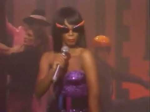 #SongoftheDay Bad Girls (Donna Summer): Every time I come across a music video made in the 70s it blows my mind. Until I stumbled upon that Bee Gees one I played recently, I truly believed music videos were invented in the 80s. So I'm wrong again. This… dlvr.it/T53qWT