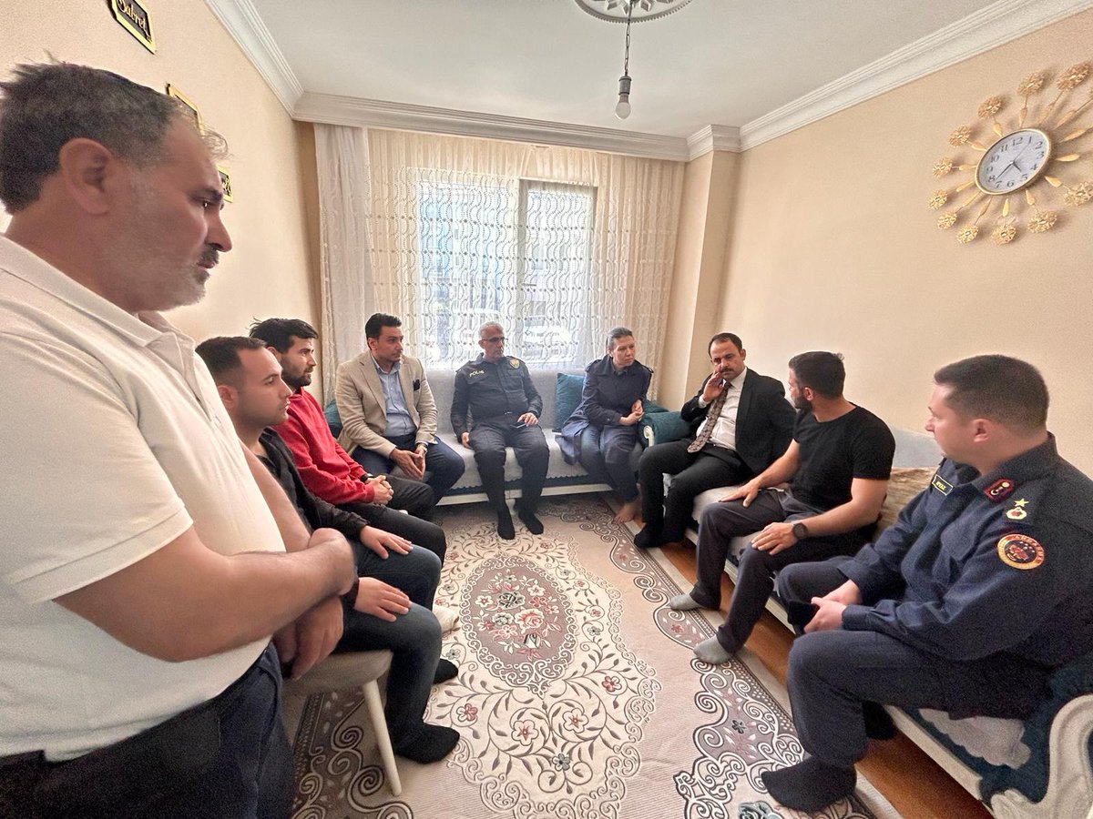 AK Parti İstanbul Milletvekili Seda Gören Bölük ve Kaymakamımız Erdoğan Turan Ermiş, Pençe-Kilit Operasyonu bölgesinde terör örgütü PKK mensuplarının sızma ve saldırı girişimi sonucu yaralanan Uzman Çavuş Çetin Ergün'ü ziyaret ederek, geçmiş olsun dileklerini ilettiler.