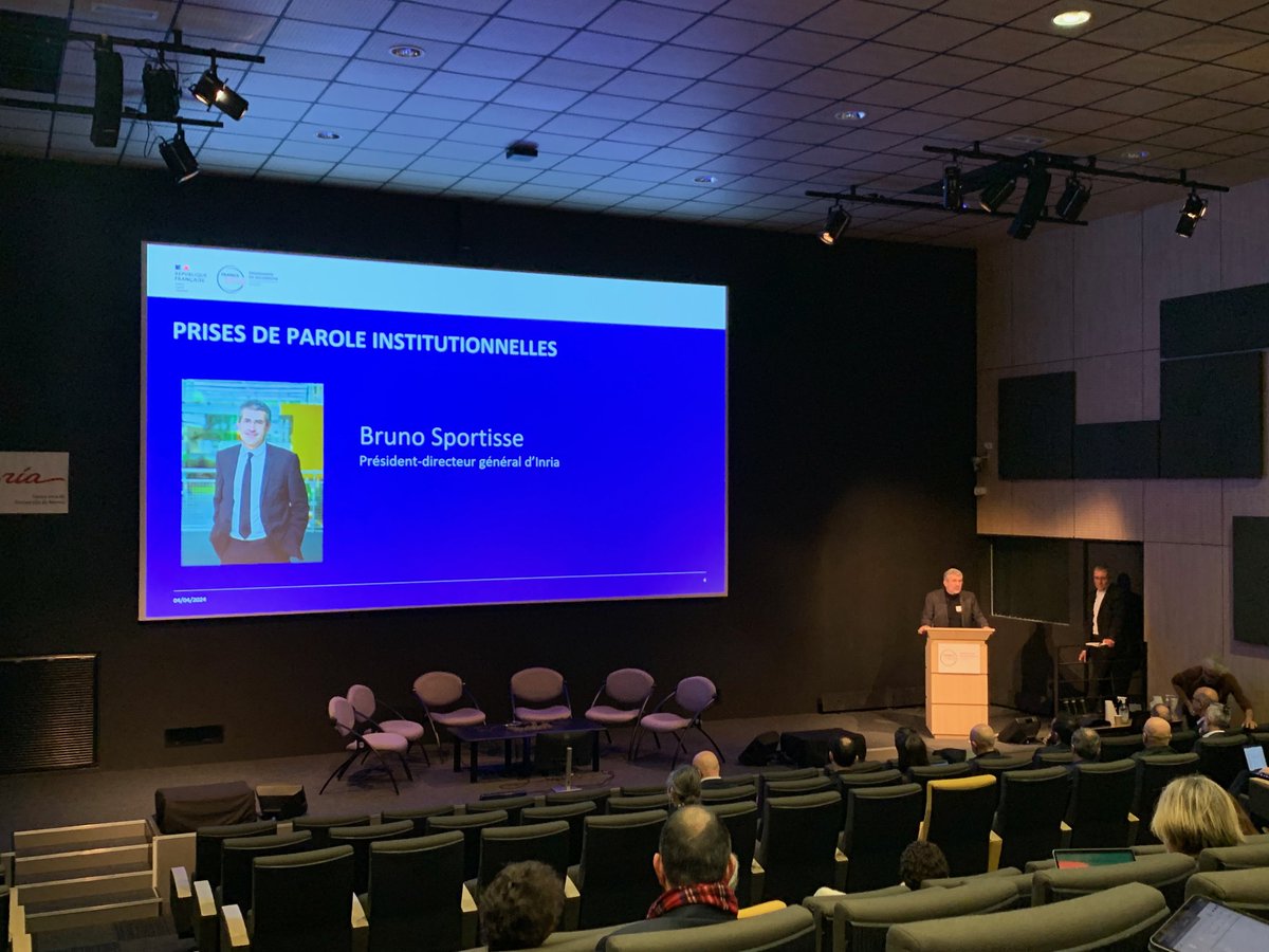 AgenceRecherche's tweet photo. ☁ 🚀France 2030 | L’#ANR est présente au lancement du programme de recherche (#PEPR) #Cloud au centre @Inria de @UnivRennes_2 
 
🔎Le PEPR #Cloud, doté d’un budget de 51 M€ sur 7 ans et co-piloté @Inria et @CEA_Officiel, s’inscrit dans le cadre de la Stratégie nationale Cloud https://t.co/6ZbA9ISmn2