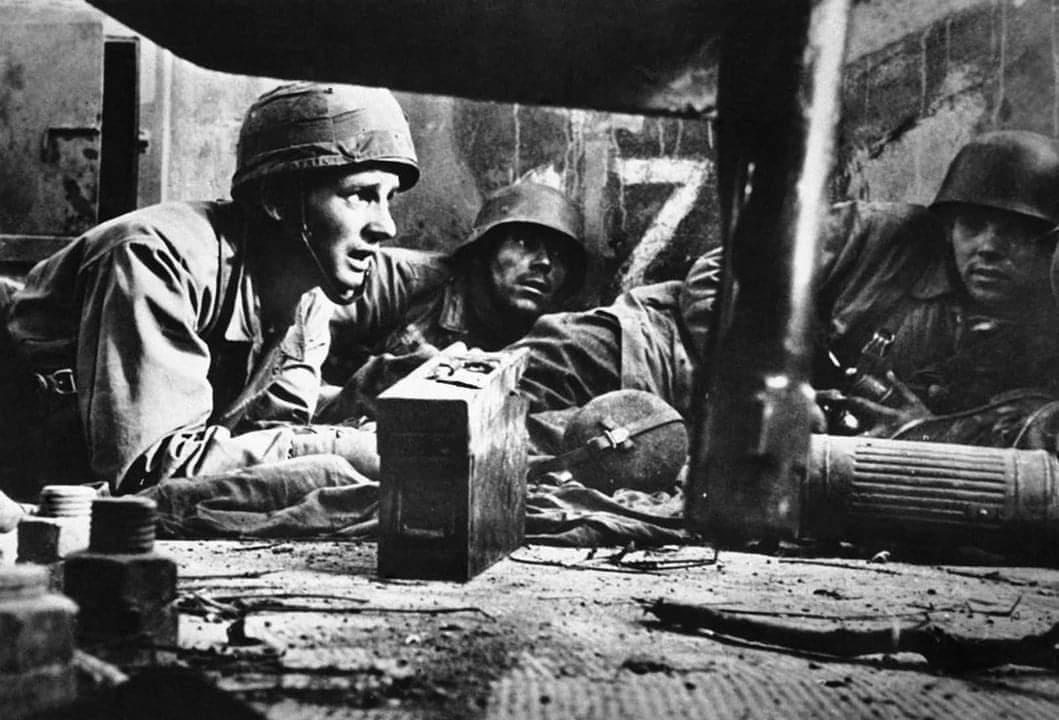 Дратуті
Фото 1944 року, солдати вермахту. 
#россиянацист #путинхуйло #росармия