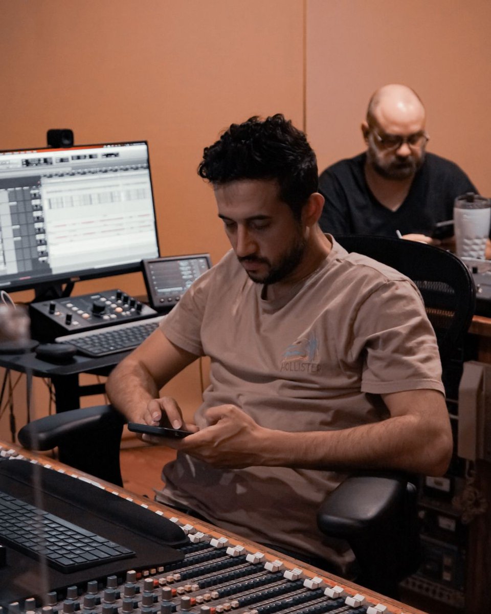 ¿Estás listo para lo Nuevo? De verdad que te encantará lo que estamos creando. 
.
▶️ youtube.com/@RevoluzionEst… 
🎶 revoestereo.com