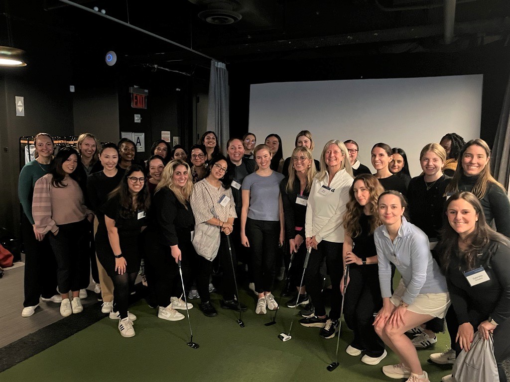 A huge shoutout to everyone who made our first #NBWomensForum Golf Clinic in New York a memorable evening. From personalized coaching by golf pros to valuable tips shared by Anne Brennan, our CRO, it was an event filled with learning, laughter, and some friendly competition!