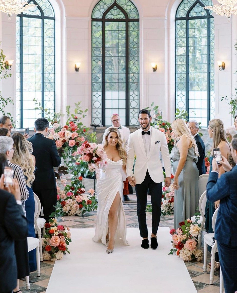 There is nothing more magical than a spring wedding inside of the Casa Loma Conservatory. Start your wedding journey at casaloma.ca 💐

📸: @chicbynicole
#casaloma #casalomatoronto #casalomawedding #weddingvenue