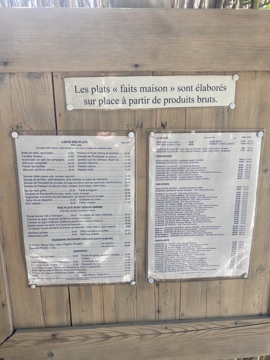 Je suis rassuré les plats sont « faits maison » et élaborés sur place ! Ici pas de surgelé ou de sous vide 😂😂. Vu les pratiqués c’est bien la moindre des choses 😂😂 #Club55 #Pampelonne #Sainttropez