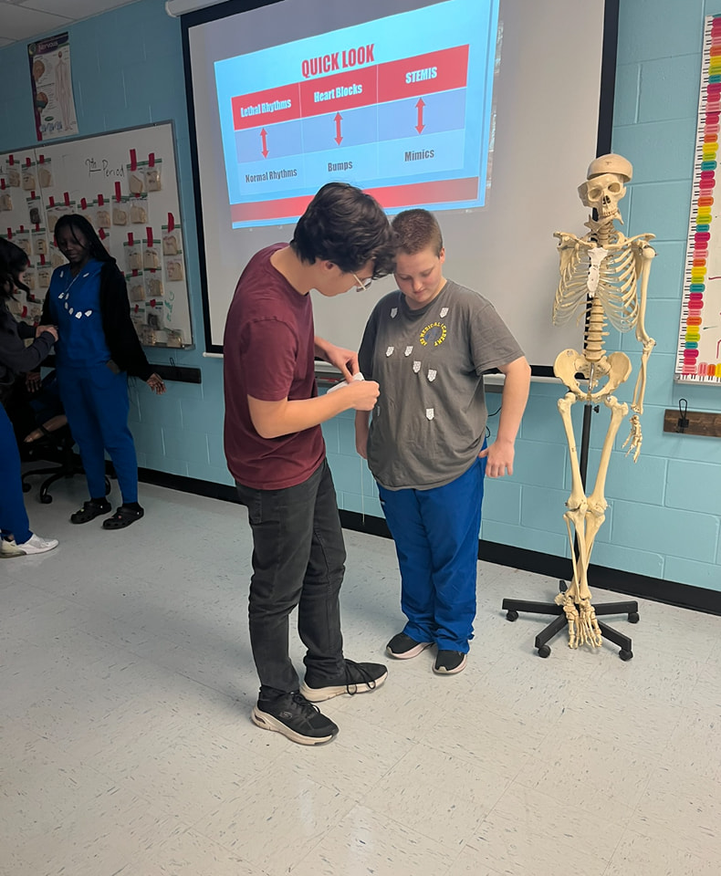 Orlando Health is expanding into Polk County, and Auburndale High is reaping the benefits! The school's medical academy has formed a partnership with Orlando Health, which recently sent staff to AHS to host an EKG workshop. It was a great opportunity for hands-on instruction.🏥