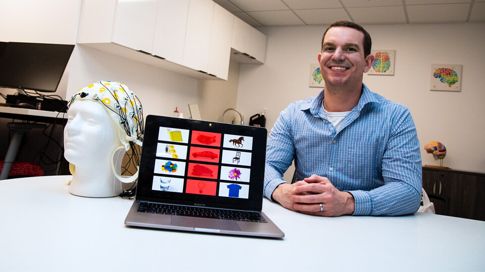 Great news for Nebraska! @UNLincoln is leading research on brain-computer interfaces (BCI) to help children with communication disabilities. This cutting-edge technology has the potential to improve lives & empower children to connect & thrive. go.unl.edu/x2ht