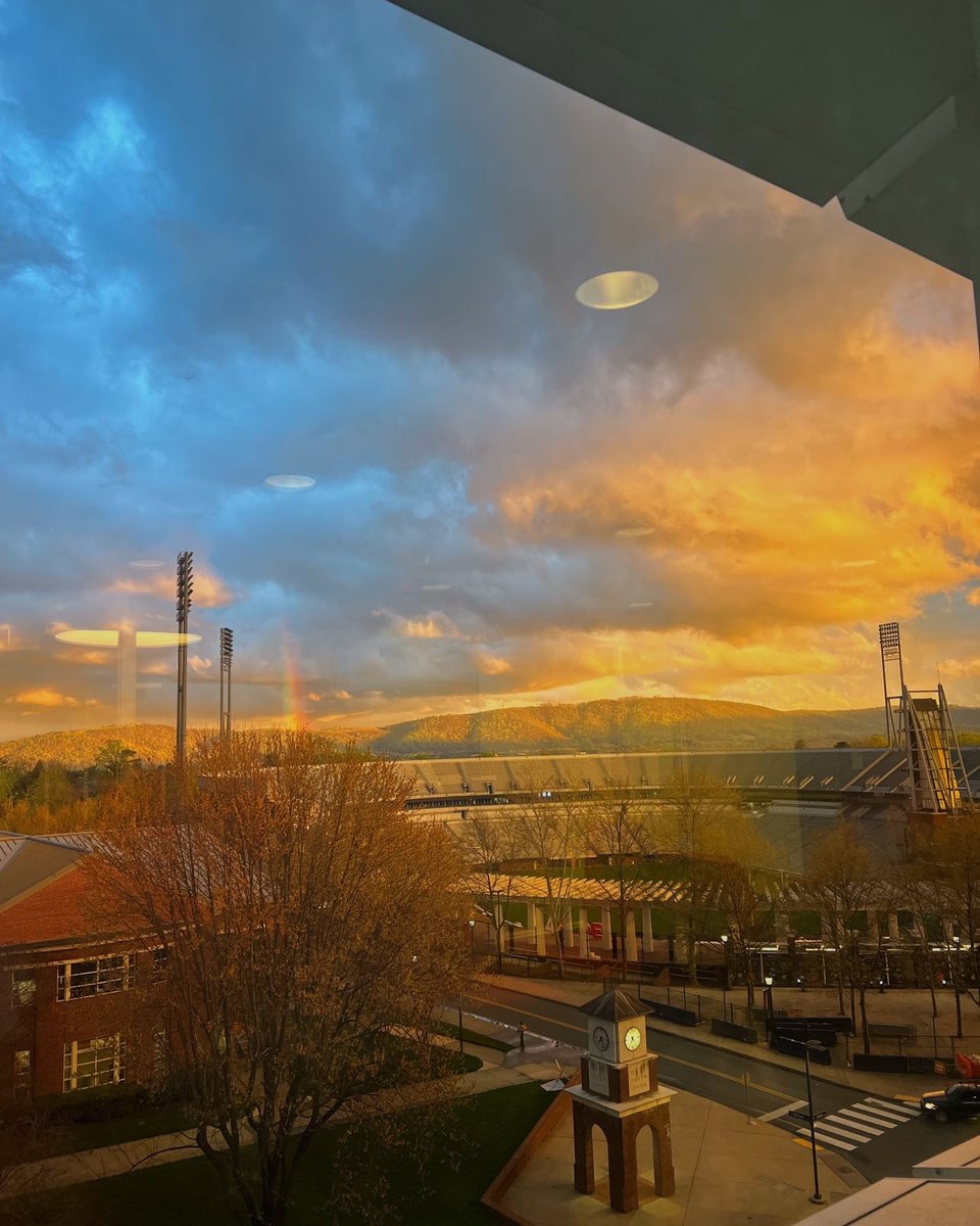 Grounds last night: 🌈🧡💙😍