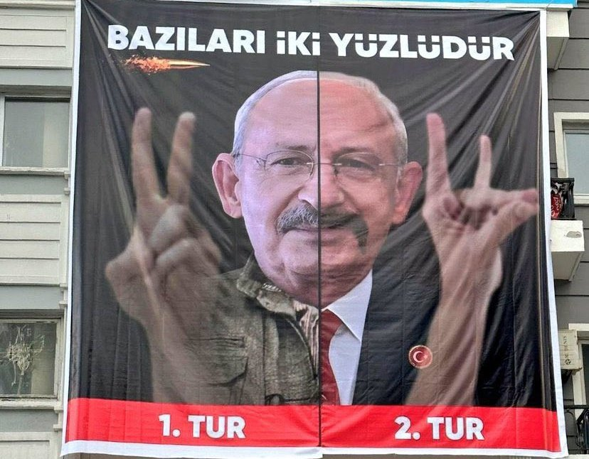 Furkan1907_Fb's tweet photo. @lordsinov Atatürk resmi ve 'Türk' kelimesiyle sorunu olan, 6'lı masa mutabakat metninde de 1921 Anayasası olan YCHP şimdilerde belediyelere T.C. , Atatürk resimleri, Cumhuriyetçilik taslamaya başladılar. Doğuda Kürt, batıda kurt olmaya devam.

Kutuplaşmış 2 parti puanı:
CHP 2,5/10
AKP 2/10 https://t.co/mV1YNhw5G5