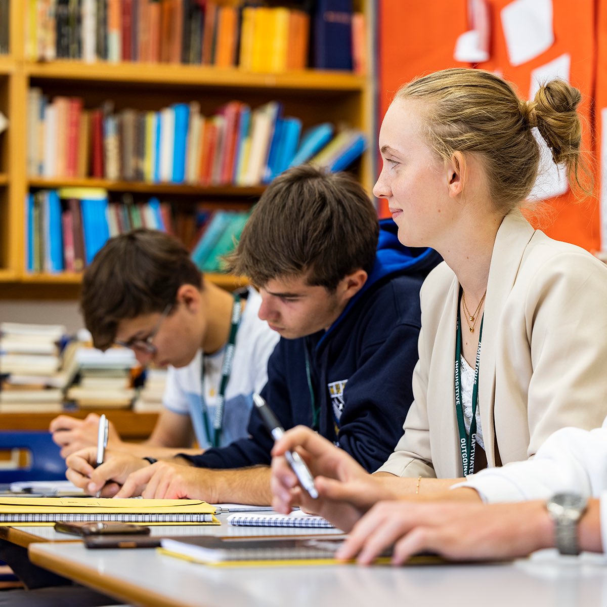 Centrobritanic's tweet photo. Un curso en el extranjero ✈️, es una experiencia para toda la vida 🤩

✔️De 6 a 17 años
✔️Con programas académicos, actividades deportivas, lúdicas y artísticas de calidad
✔️Supervisión 24h
✔️Ratio limitada de hispanohablantes https://t.co/bu3B6bI0gq
