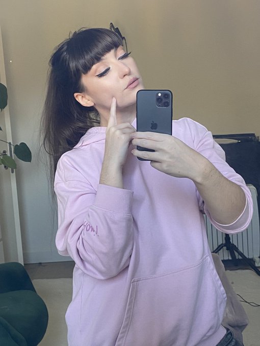 I just answered 95 emails 🥴  Can I get a treat? https://t.co/CS1Gupc0Z9