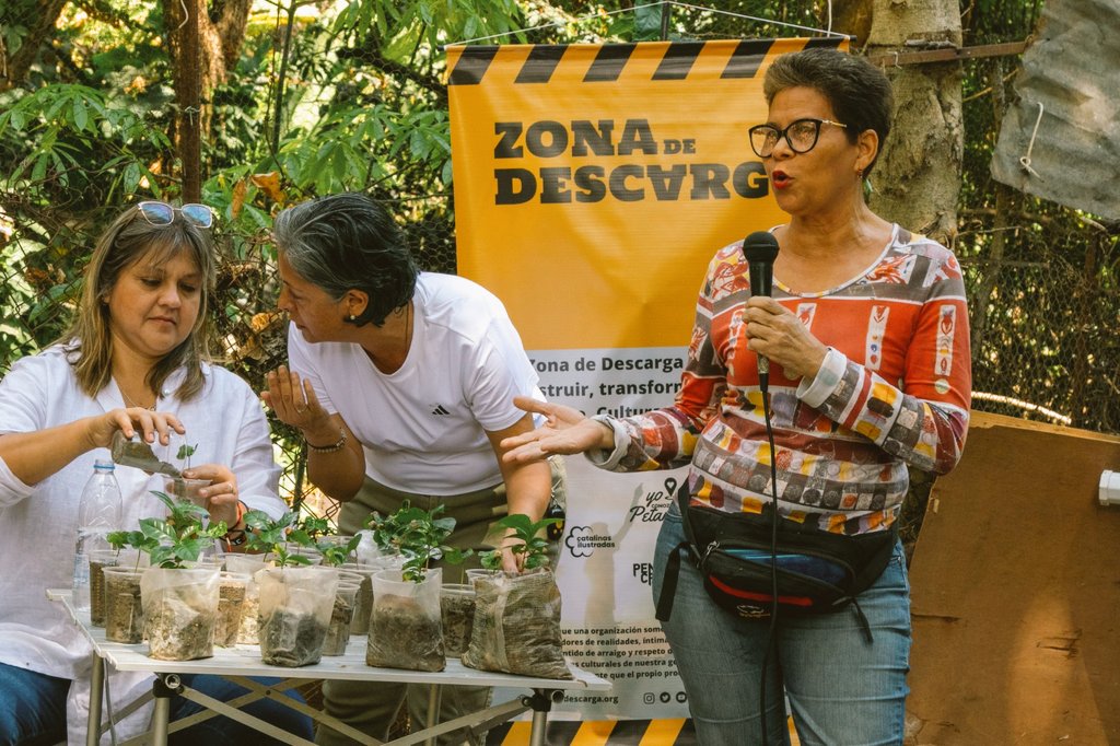 ZonaDeDescargaOficial (@zonaddescargaof) on Twitter photo En #Petare, <a href="/eeganawallis/">Enrique Egana Wallis</a> y @ZonaD_Descarga lideran el proyecto #CaféPetareBlu. La idea es reverdecer las #platabandas para fomentar entornos respirables, sostenibles y saludables mediante la agricultura urbana. ¡Un café con propósito que transforma vidas y promueve la paz! 🌿🌱 En #Petare, <a href="/eeganawallis/">Enrique Egana Wallis</a> y @ZonaD_Descarga lideran el proyecto #CaféPetareBlu. La idea es reverdecer las #platabandas para fomentar entornos respirables, sostenibles y saludables mediante la agricultura urbana. ¡Un café con propósito que transforma vidas y promueve la paz! 🌿🌱