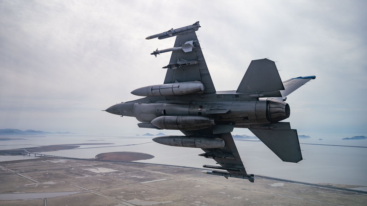 8th FW F-16 Fighting Falcons secure ROK’s skies … dvidshub.net/r/uqk555 #military #SouthKorea