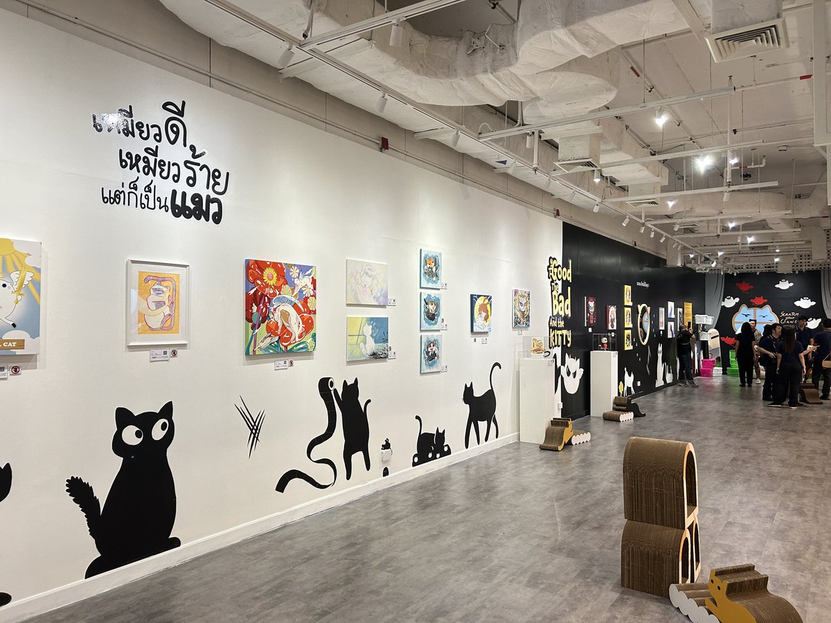 เดือนเมษายนนี้ กิ้ฟมีร่วมแสดงนิทรรศการกลุ่ม "The Good, The Bad, and The Kitty  เหมียวดี เหมียวร้าย แต่ก็เป็นแมว" ร่วมกับเพื่อนๆศิลปินอีก 8ท่าน นำเสนอผลงานเล่าเรื่องของแมว ที่เค้าจะนิสัยน่ารัก เรียบร้อย หรือร้ายแก่นแก้ว เราก็รัก 🥰🐈🐈‍⬛ แวะมารับชมกันได้นะคะ เรียนเชิญทุกคนเลยย! 🥳