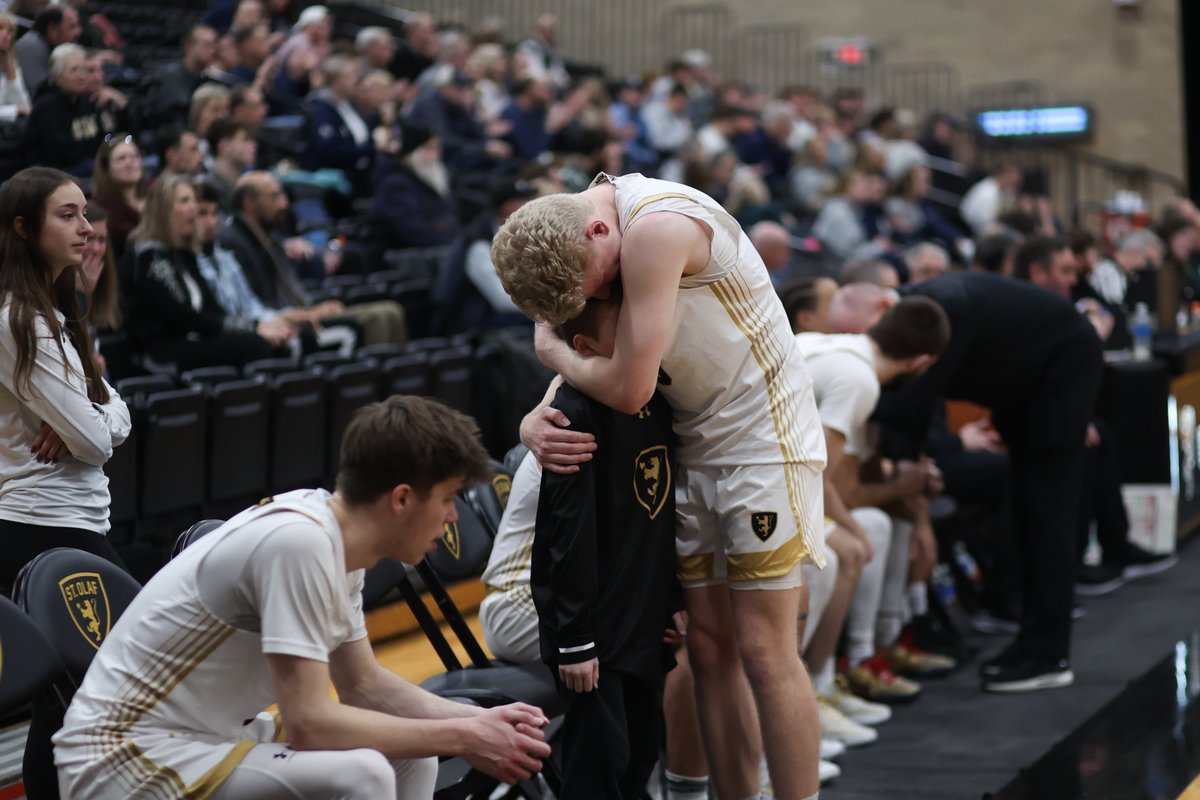 “This team brought his light back...' Through @GoTeamIMPACT, the St. Olaf men's basketball team welcomed Torin Engle in 2021. The campus where his parents met years earlier provided a life-changing experience for all. 📰 b.link/STOlafMBB #D3week | #WhyD3