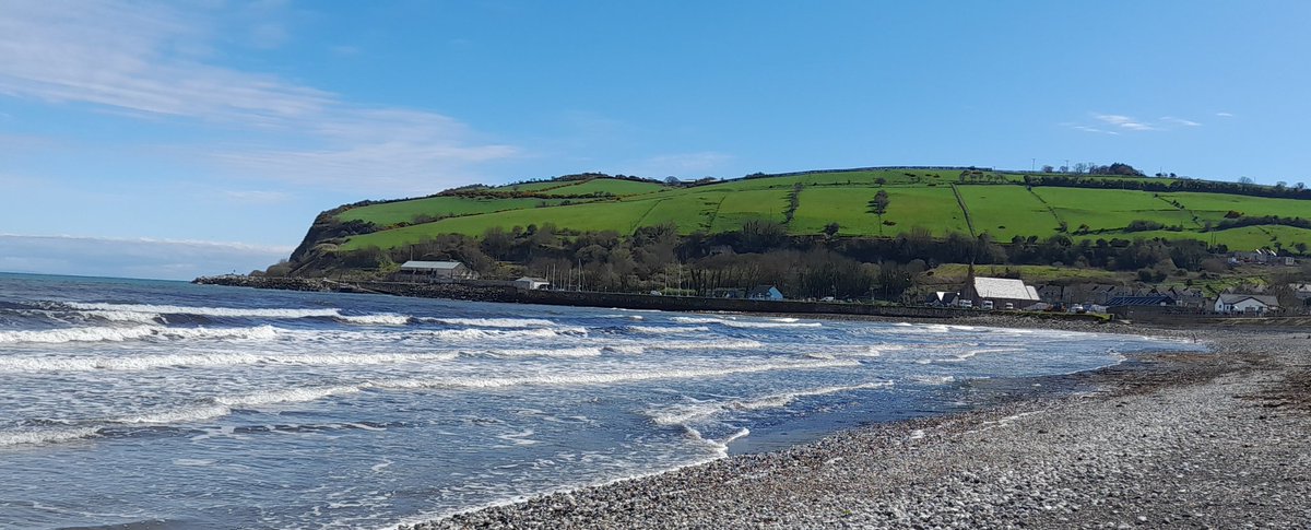 Treeplanting & litterpicking up the coast today. Rewarded with stunning coastal scenery from Carnlough and Glenarm. #SceneryForTheSoul #LeaveNoTrace #ecovolunteer #beachclean  @ecorangersni @mea_bc