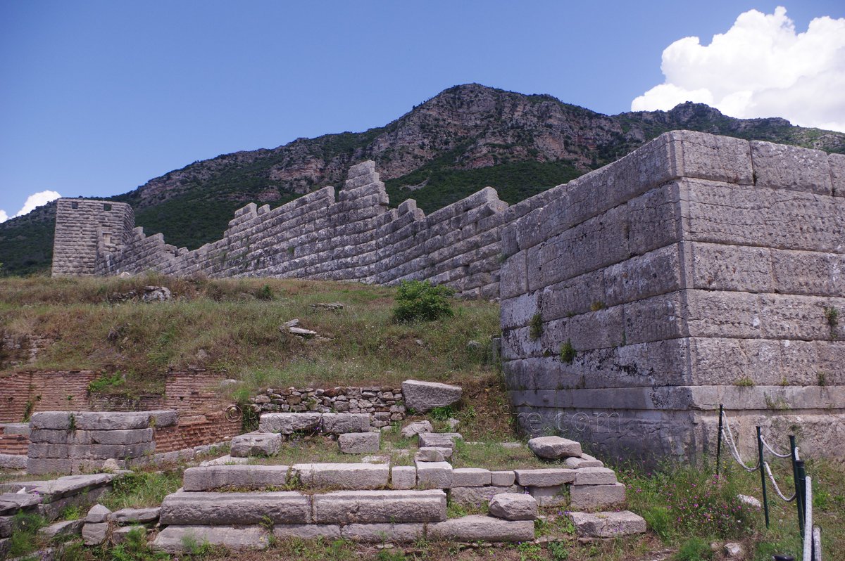 New post this week, the first of a whopping 8 parts on the Greek city of Messene, one of my favorite stops from last summer. Part one is mostly an introduction, but wades into the first elements of the main site: roamintheempire.com/index.php/2024… #Archaeology #RomanArchaeology #Greece