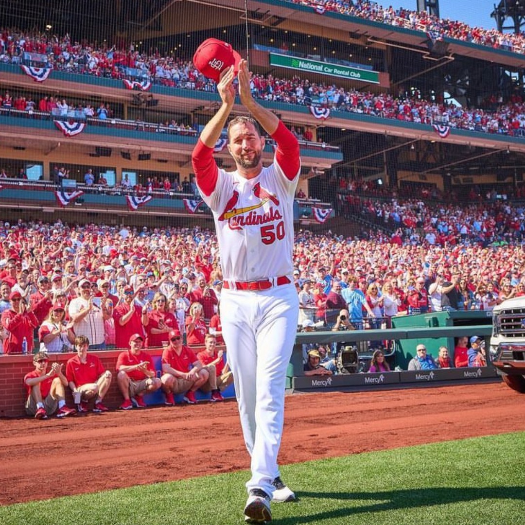 IT'S OPENING DAY!! It's a well known fact that the City of St. Louis has the best sports teams, and the Cardinals are no exception! Cheer as loud as you can as they kick off their season this afternoon ❤️❤️❤️ 📸 : @Yanagimotophoto @Cardinals