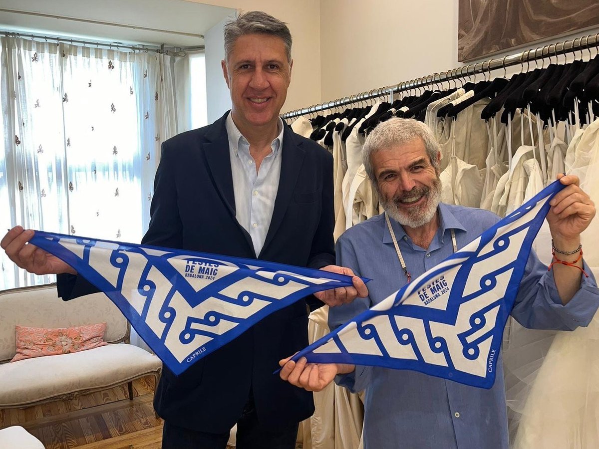 Totbadalona's tweet photo. 🎉 Per primera vegada, Badalona tindrà un mocador de Festes de Maig dissenyat per una figura destacada del món de la moda. El mocador ha estat concebut de manera altruista pel prestigiós modista d’alta costura Lorenzo Caprile. #Badalona https://t.co/MBFothOF2U