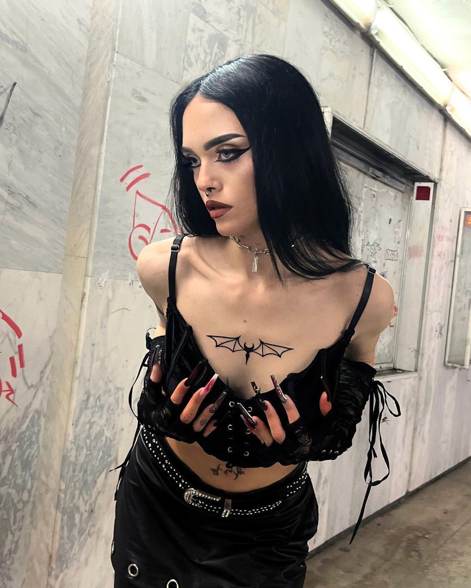ROMWESHOP's tweet photo. got caught in the web of @grunge_xx（via Instagram） 🕷️🕸️

#ROMWE #altgirl #darkaesthetic #outfitinspo #springlooks #OOTD https://t.co/GxnSvFuNeI