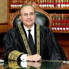 آئیں، ہم سب مل کر موجودہ CJP قاضی فائز اور اگلے CJPمنصور علی شاہ سے مطالبہ کرتے ہیں کہ سپریم جوڈیشل کونسل میں اعلی عدلیہ کے جن 100 ججز کیخلاف کرپشن اور مس کنڈکٹ کی شکایات زیر التواء پڑی ہوئی ہیں، ان پر تیز رفتاری سے فیصلے جاری کئے جائیں۔ نہ رہے گا بانس، نہ بجے گی بانسری