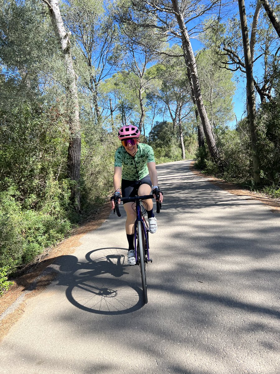 OQServiceCourse's tweet photo. We pay riders to look extremely happy 😜 #OQRideFast #OQServiceCourse #cycling #biketour #guidedride #goodtimes #happy #rider #ciclismo #FakeSmiles #greatmemories https://t.co/8hD8pKSX7w