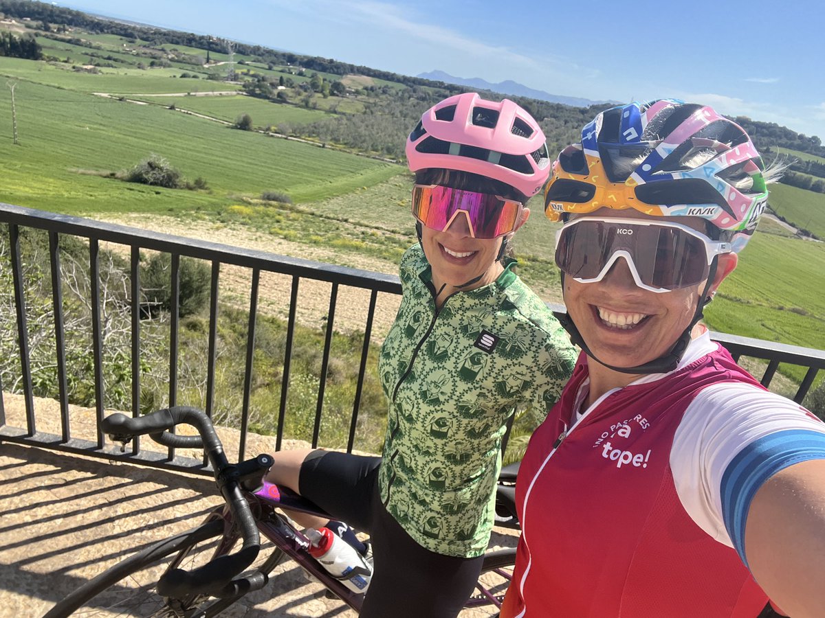 OQServiceCourse's tweet photo. We pay riders to look extremely happy 😜 #OQRideFast #OQServiceCourse #cycling #biketour #guidedride #goodtimes #happy #rider #ciclismo #FakeSmiles #greatmemories https://t.co/8hD8pKSX7w