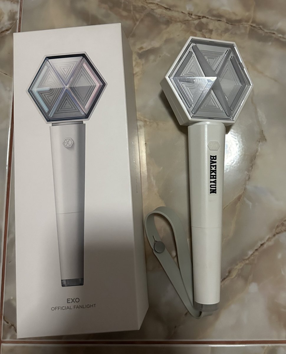 exooxe1485's tweet photo. ส่งต่อ แท่งไฟเอ็กโซ ver.3 
  ใช้งาน4 ครั้ง สภาพดีใช้งานได้ปกติ 
  750 บาทรวมส่ง 
ใครสนใจเดมดูเพิ่มเติมได้นะคะ 

#ตลาดนัดexo #ขายของสะสมexo #baekhyun #BBHLonsdaleiteinBKK 
#2024BAEKHYUNASIATOUR https://t.co/FJrN7BhCTN