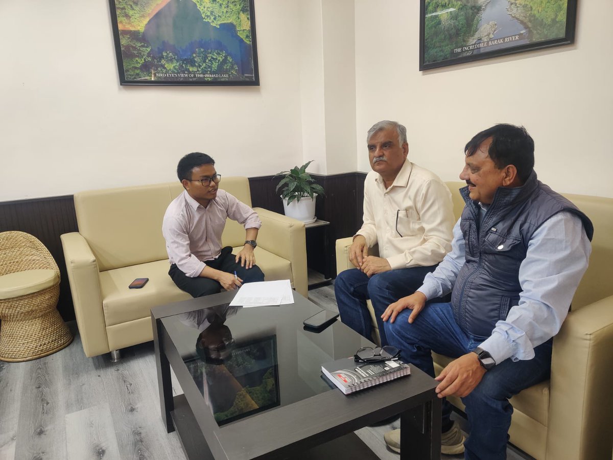 A meeting chaired by DC, Tamenglong on dated 04.04.2024 along with ED (P), RO-Imphal and GM (P), PMU Tamenglong to discuss the issues of Hindrance of Pkg 2, 3 and 4 of Tamenglong Mahur Road NH-137.

#NHIDCL