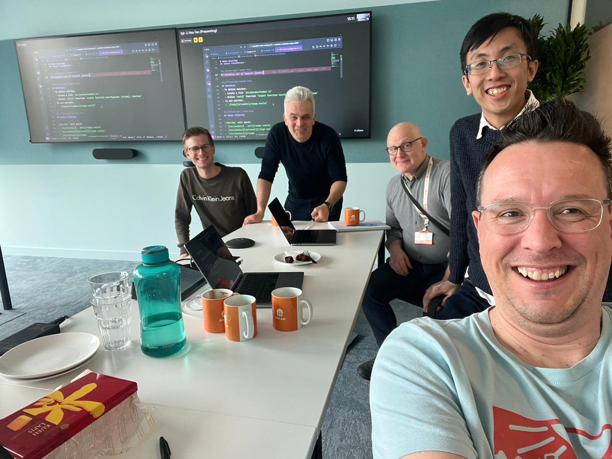 Thanks to @lihautan for the @sveltejs workshop @JustEatUK office and the selfie by @spences10