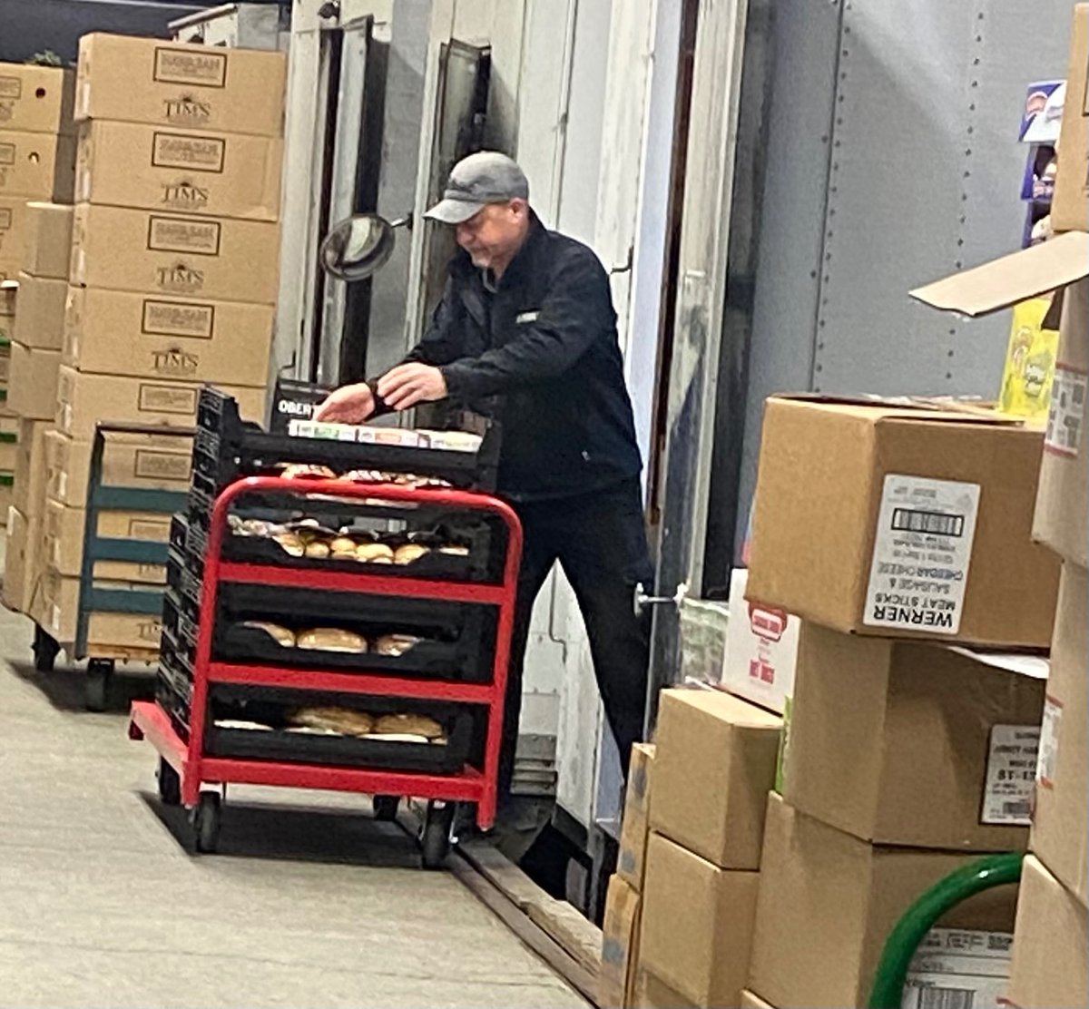 #Teamsters at Totem Foods getting those early morn snacks out to the people