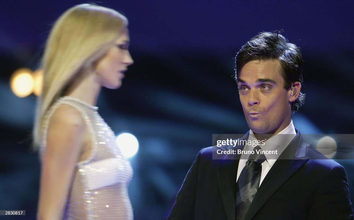 Singer Robbie Williams performs live during 'Fashion Rocks for the Princes Trust' at the Royal Albert Hall in London (2003)