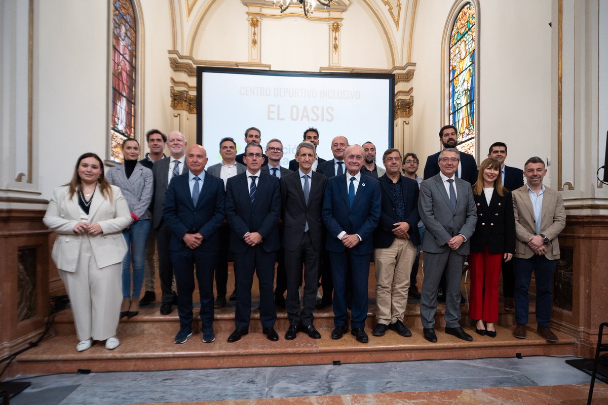 El alcalde, @pacodelatorrep, acompañado por concejales del equipo de Gobierno, ha asistido a la presentación del Centro Deportivo Inclusivo El Oasis by @FundUnicaja.