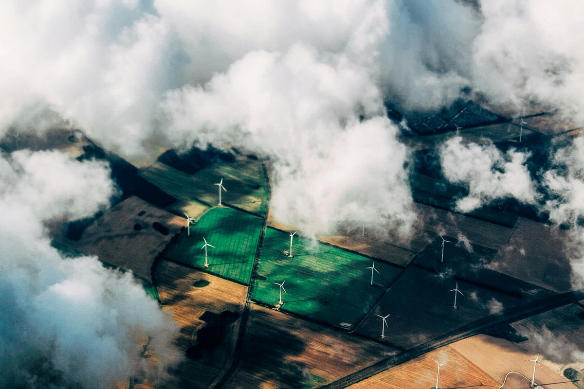 Wie können wir erneuerbaren Strom nutzen, um fossile Energieträger nachhaltig & kostengünstig zu ersetzen?Welche Rollen #Elektrifizierung und #Wasserstoff dabei spielen könnten, beschreibt PIK-Forscher @f_schreyer ausführlich bei @transform_econ: transforming-economies.de/elektrifizieru…