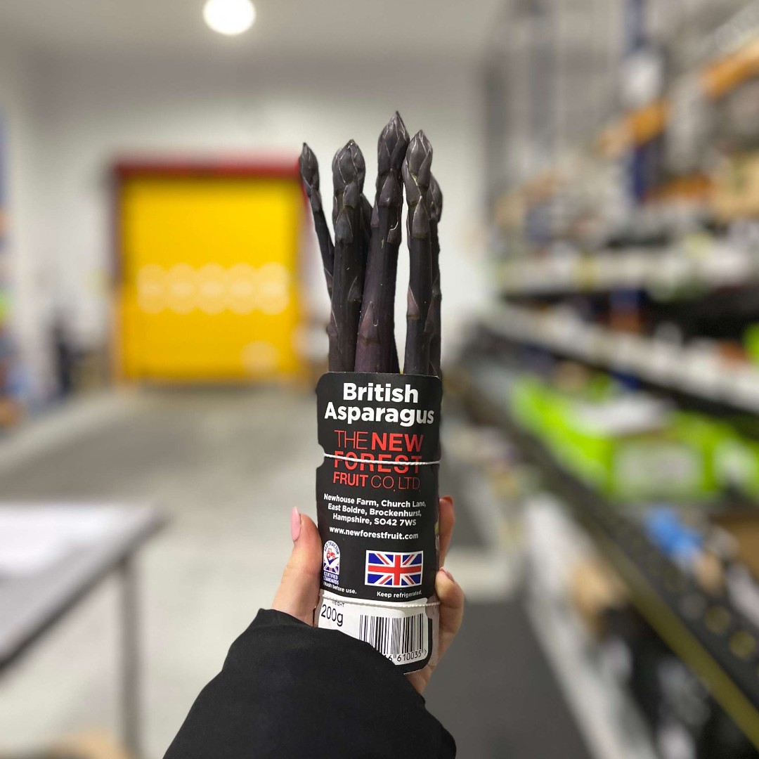 Who's excited to cook with these beauties? It's the start of spring which means the Asparagus season is just starting with lots available so they are definitely one to add to your menu 👀

🔎14093 1xbunch
🔎49247 1x15

📲 Order on our app