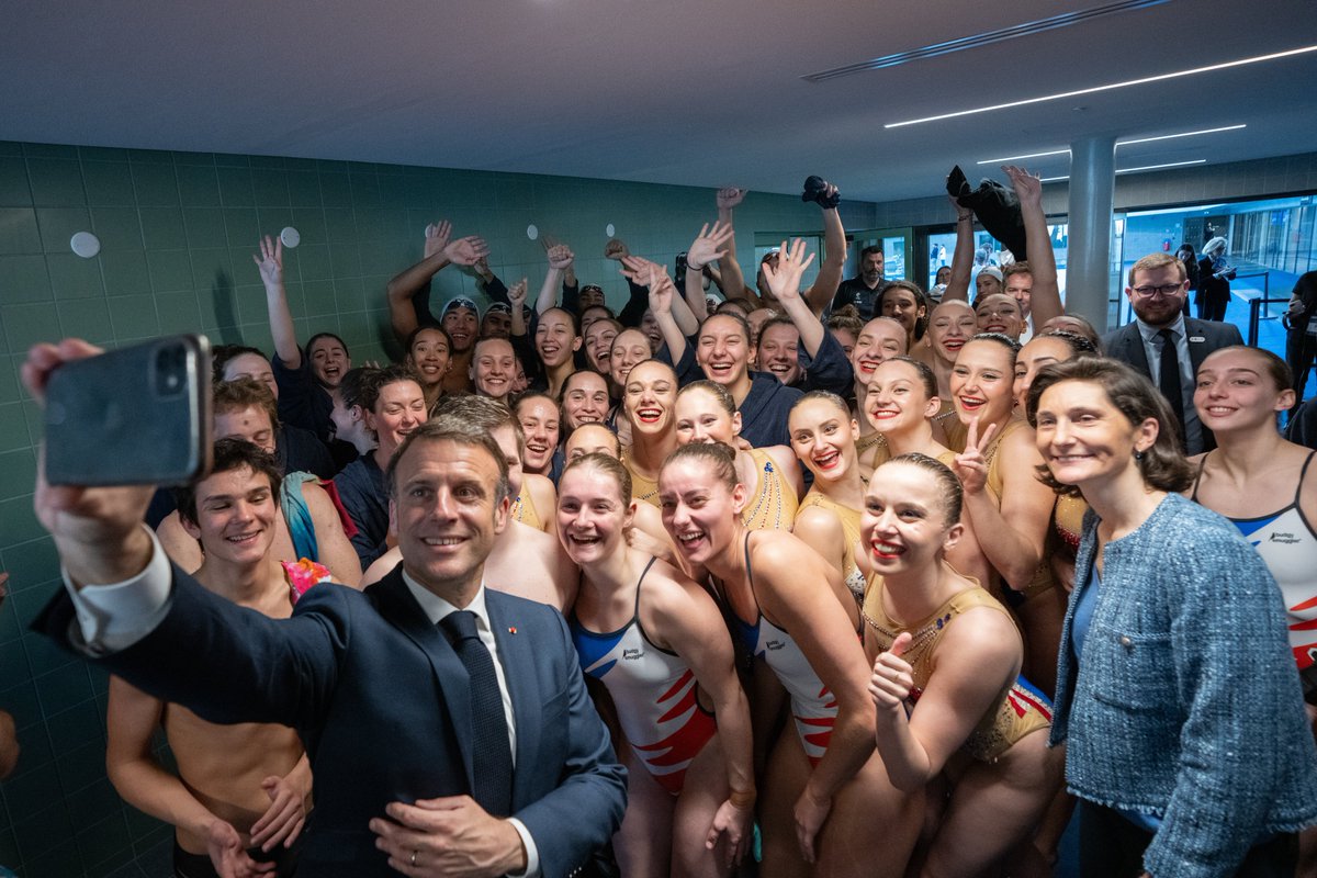 Avec vous à Saint-Denis pour inaugurer le Centre aquatique olympique. Il correspond à notre ambition : être au rendez-vous des Jeux olympiques et paralympiques, et laisser un héritage aux habitants. Bravo et merci à tous ceux qui ont rendu cela possible. Fierté !